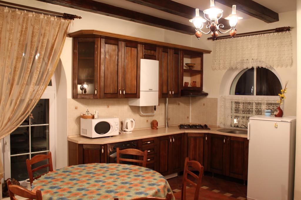 Karalinski Falvarok Tyzengauza Hotel Korolino  Room photo